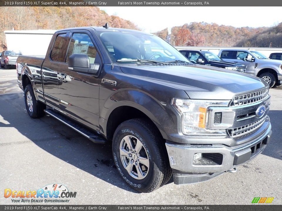 Front 3/4 View of 2019 Ford F150 XLT SuperCab 4x4 Photo #3