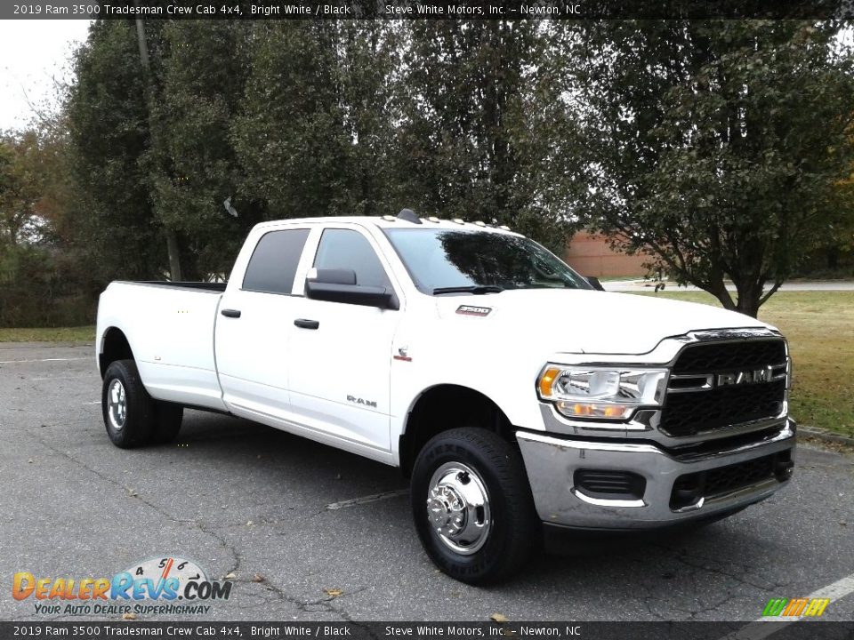 2019 Ram 3500 Tradesman Crew Cab 4x4 Bright White / Black Photo #4