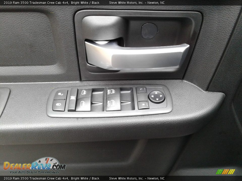 2019 Ram 3500 Tradesman Crew Cab 4x4 Bright White / Black Photo #9