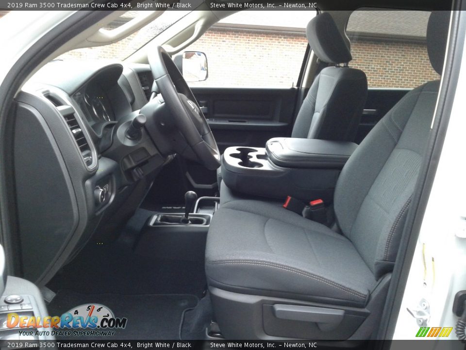 2019 Ram 3500 Tradesman Crew Cab 4x4 Bright White / Black Photo #10