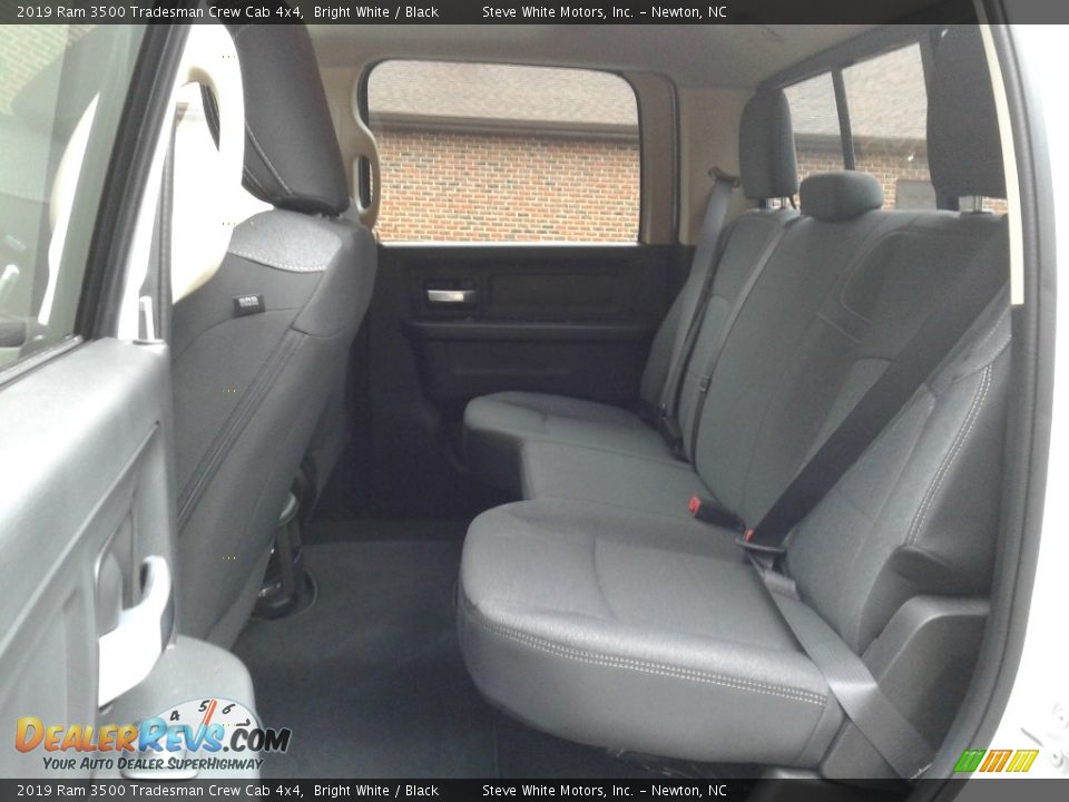 2019 Ram 3500 Tradesman Crew Cab 4x4 Bright White / Black Photo #11