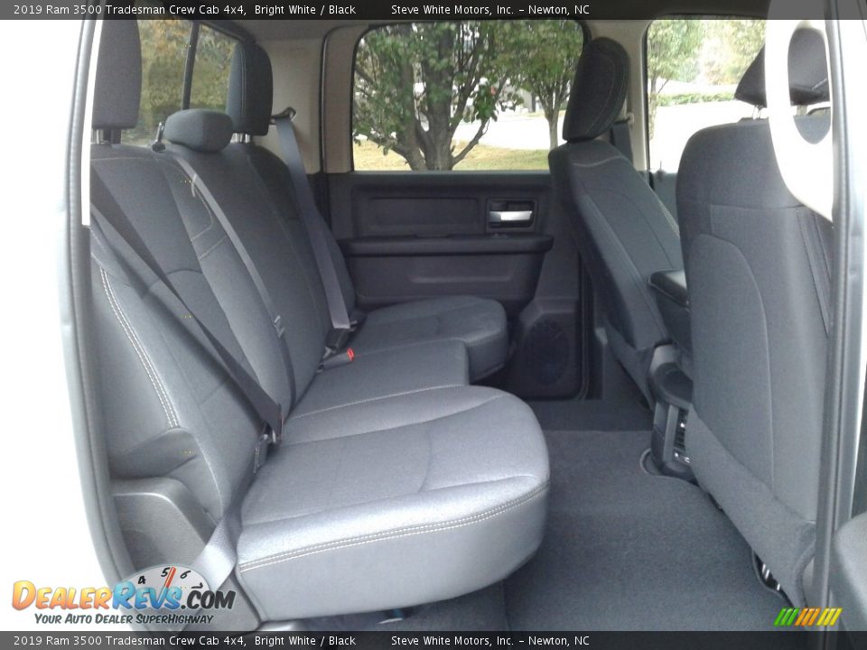 2019 Ram 3500 Tradesman Crew Cab 4x4 Bright White / Black Photo #13