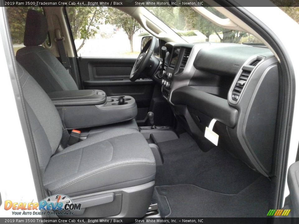 2019 Ram 3500 Tradesman Crew Cab 4x4 Bright White / Black Photo #14