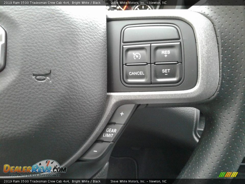 2019 Ram 3500 Tradesman Crew Cab 4x4 Bright White / Black Photo #16