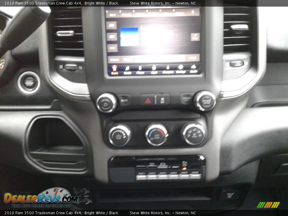 2019 Ram 3500 Tradesman Crew Cab 4x4 Bright White / Black Photo #18