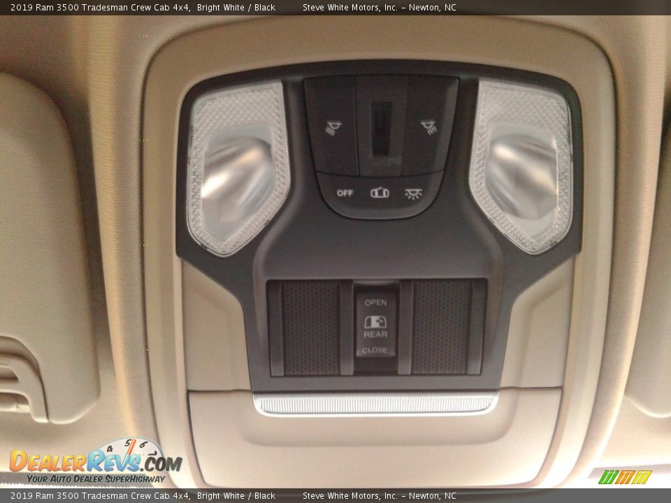 2019 Ram 3500 Tradesman Crew Cab 4x4 Bright White / Black Photo #24