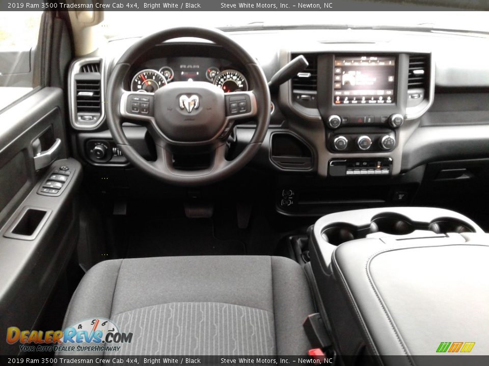 2019 Ram 3500 Tradesman Crew Cab 4x4 Bright White / Black Photo #25