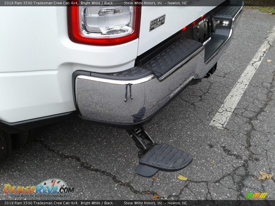 2019 Ram 3500 Tradesman Crew Cab 4x4 Bright White / Black Photo #26