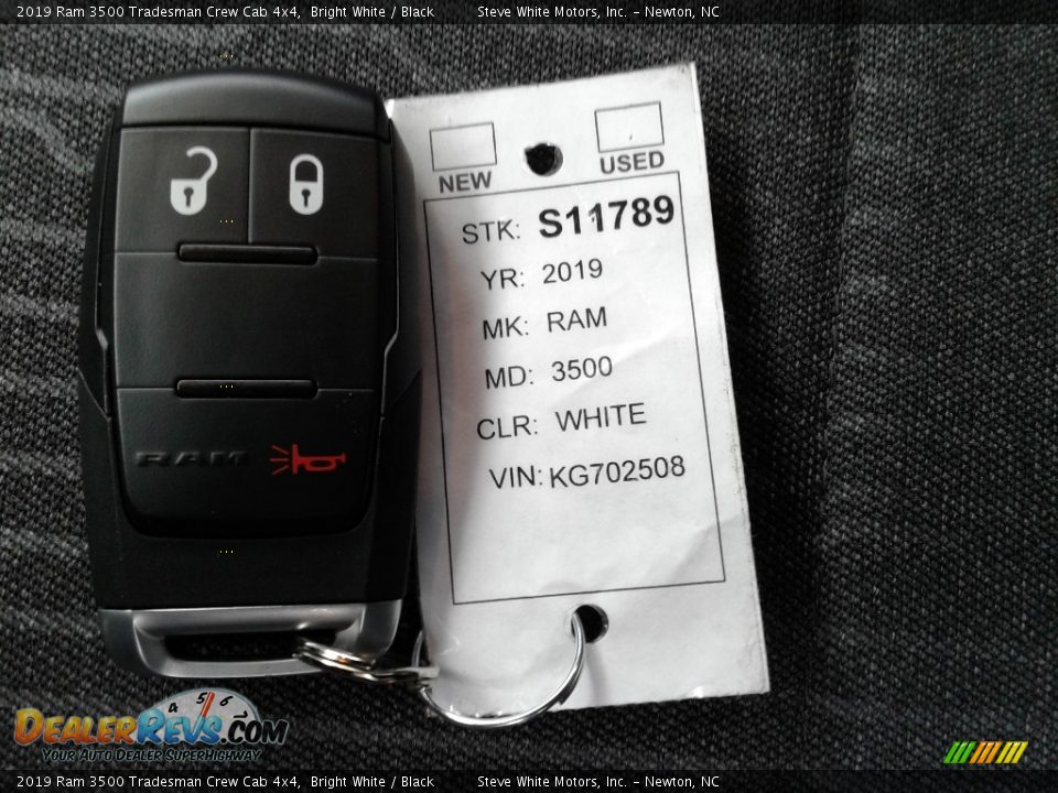 2019 Ram 3500 Tradesman Crew Cab 4x4 Bright White / Black Photo #27