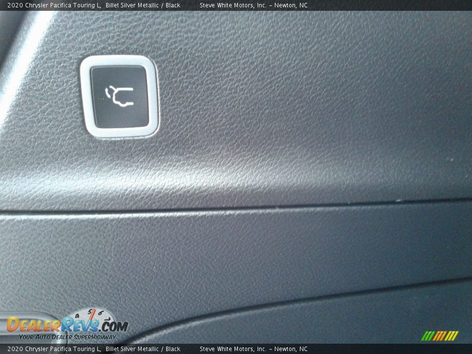 2020 Chrysler Pacifica Touring L Billet Silver Metallic / Black Photo #13