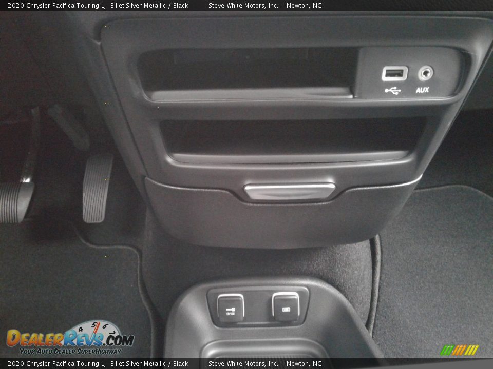 2020 Chrysler Pacifica Touring L Billet Silver Metallic / Black Photo #31