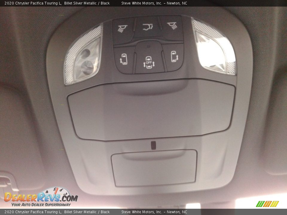 2020 Chrysler Pacifica Touring L Billet Silver Metallic / Black Photo #32