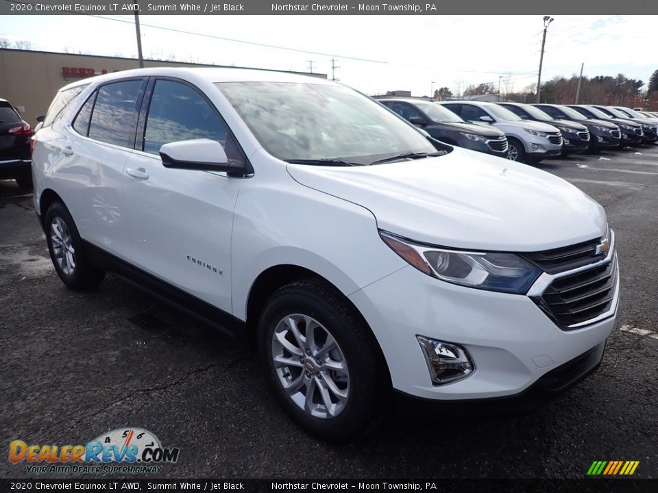 Front 3/4 View of 2020 Chevrolet Equinox LT AWD Photo #8