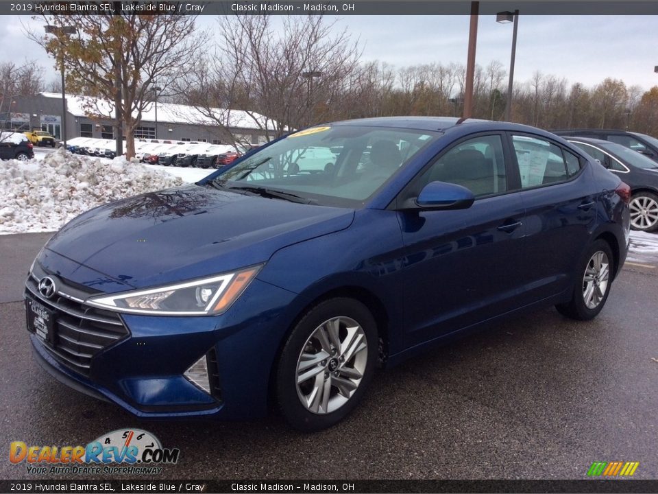 Front 3/4 View of 2019 Hyundai Elantra SEL Photo #5