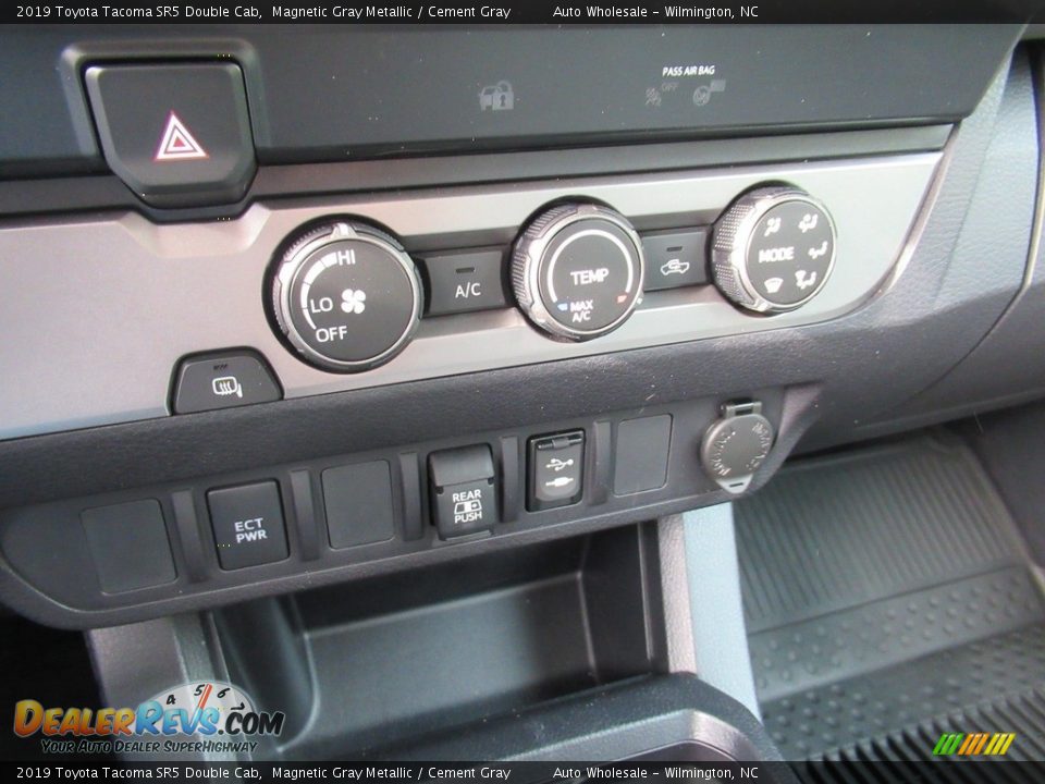 2019 Toyota Tacoma SR5 Double Cab Magnetic Gray Metallic / Cement Gray Photo #17
