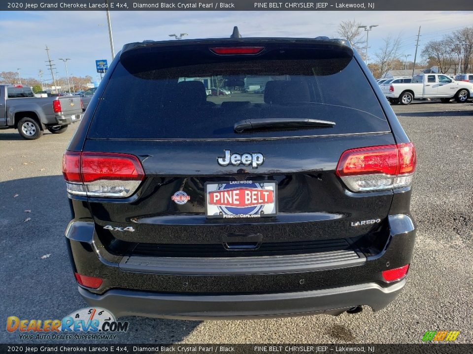 2020 Jeep Grand Cherokee Laredo E 4x4 Diamond Black Crystal Pearl / Black Photo #5