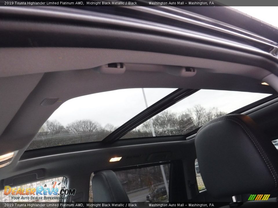 Sunroof of 2019 Toyota Highlander Limited Platinum AWD Photo #11