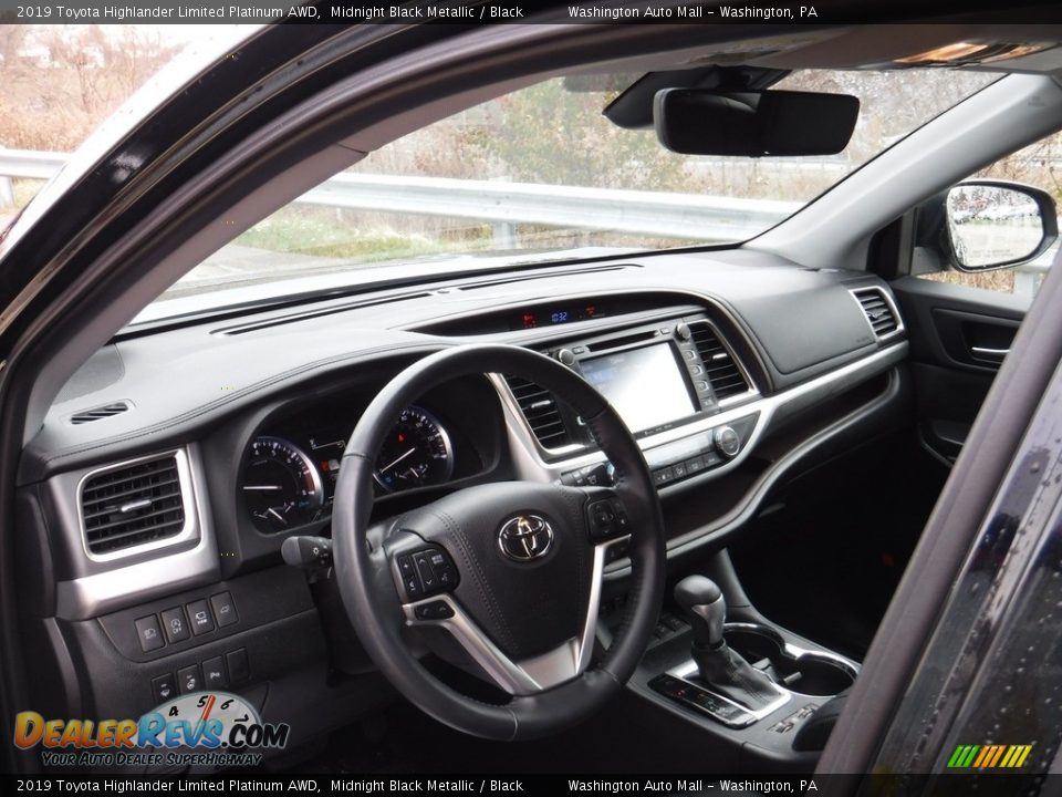Dashboard of 2019 Toyota Highlander Limited Platinum AWD Photo #12