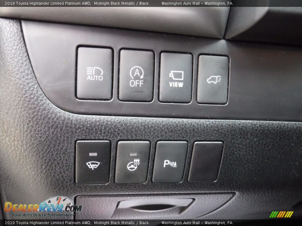 Controls of 2019 Toyota Highlander Limited Platinum AWD Photo #13