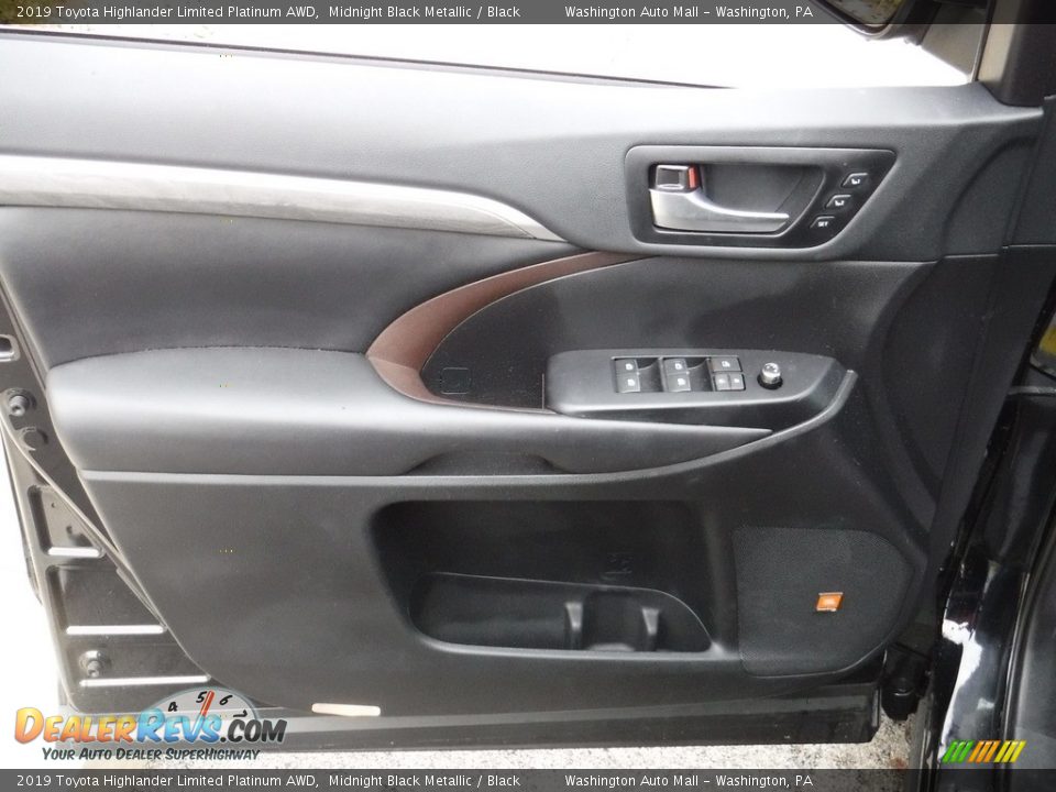 Door Panel of 2019 Toyota Highlander Limited Platinum AWD Photo #14