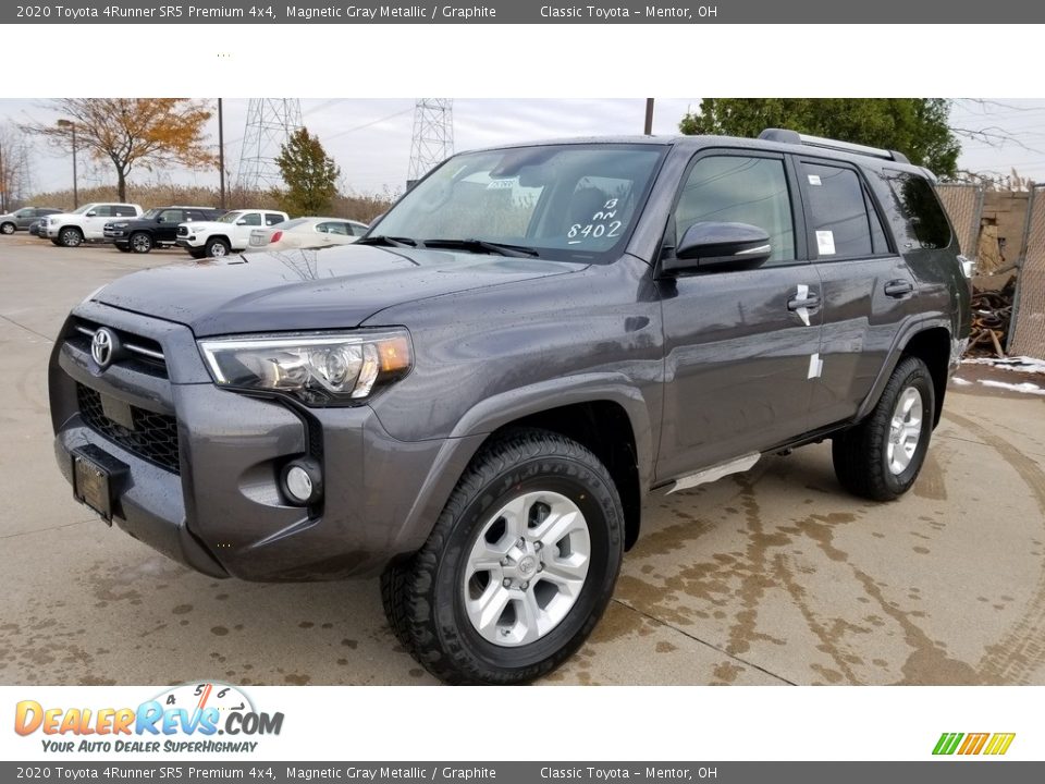 Front 3/4 View of 2020 Toyota 4Runner SR5 Premium 4x4 Photo #1