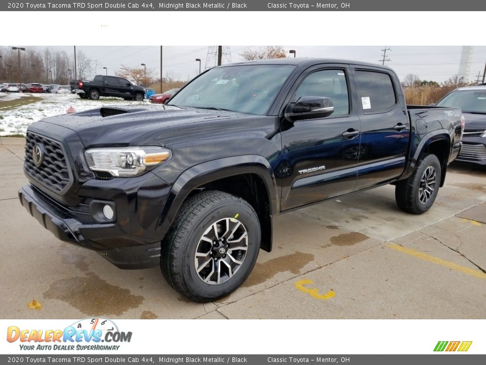 Front 3/4 View of 2020 Toyota Tacoma TRD Sport Double Cab 4x4 Photo #1