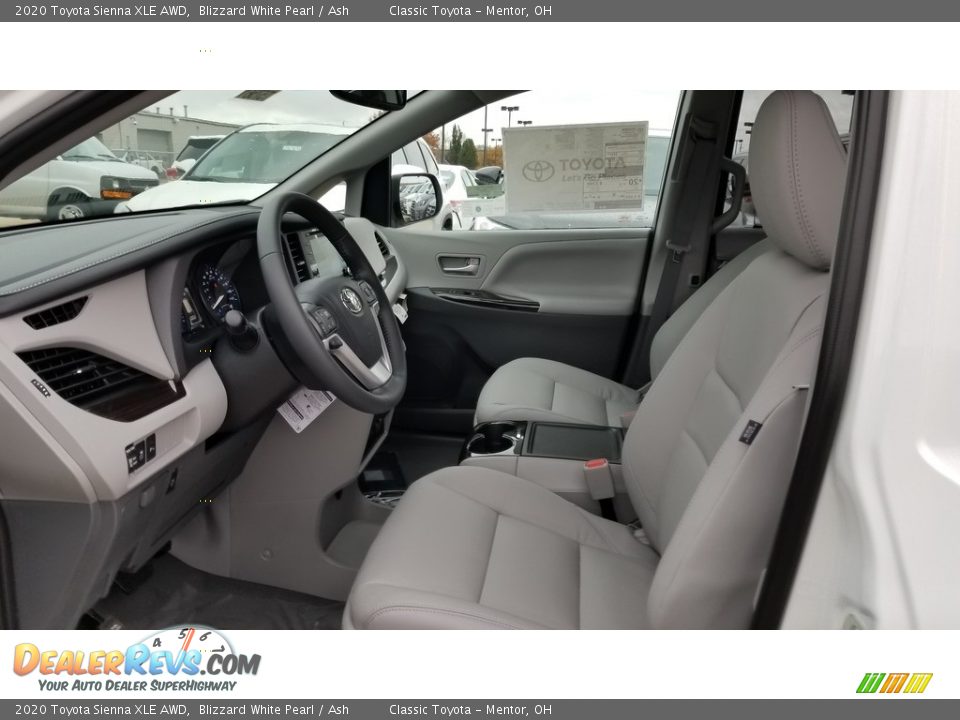 Ash Interior - 2020 Toyota Sienna XLE AWD Photo #2