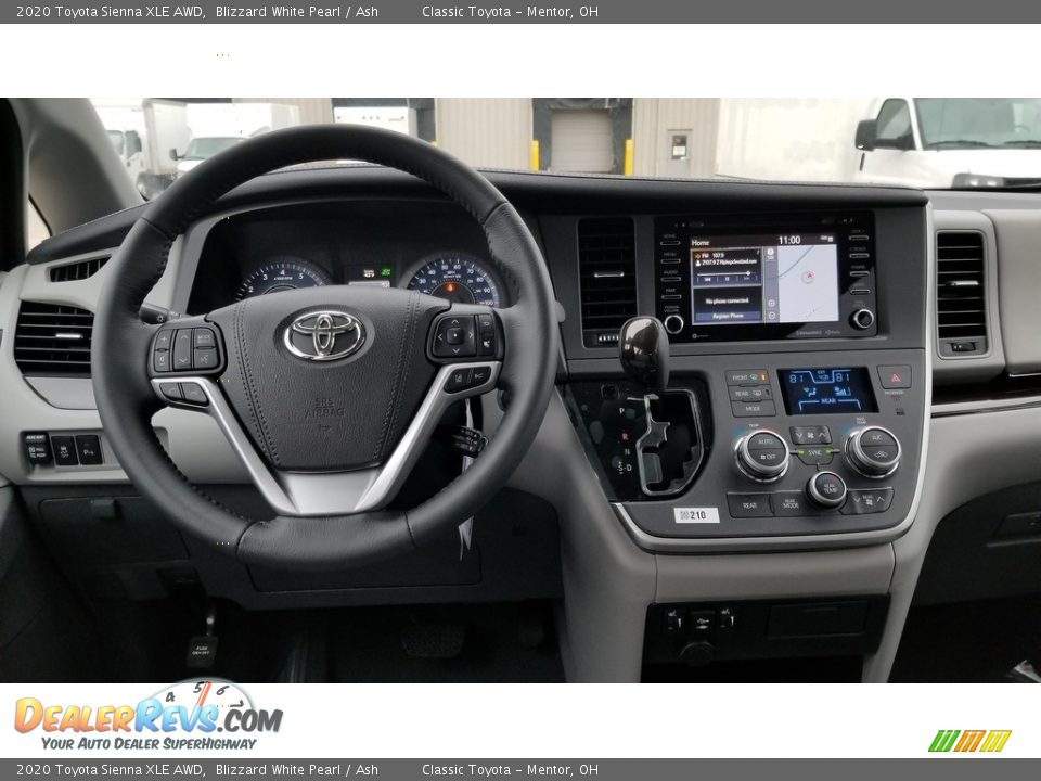 Dashboard of 2020 Toyota Sienna XLE AWD Photo #4