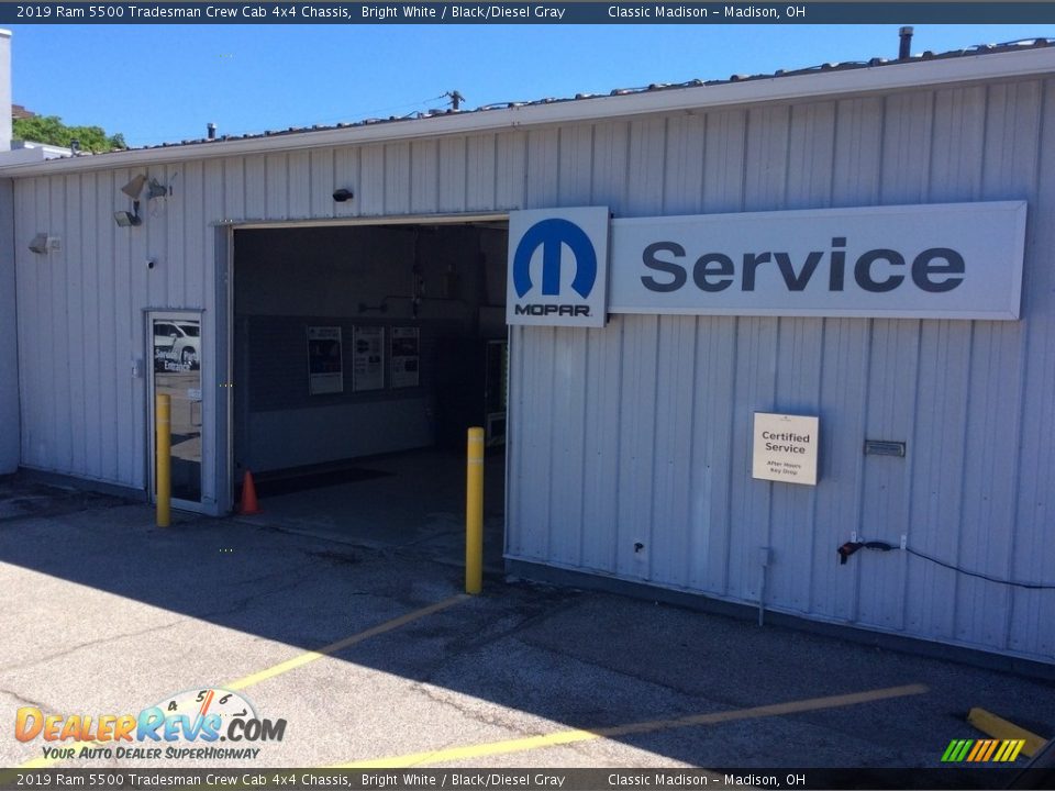 2019 Ram 5500 Tradesman Crew Cab 4x4 Chassis Bright White / Black/Diesel Gray Photo #17