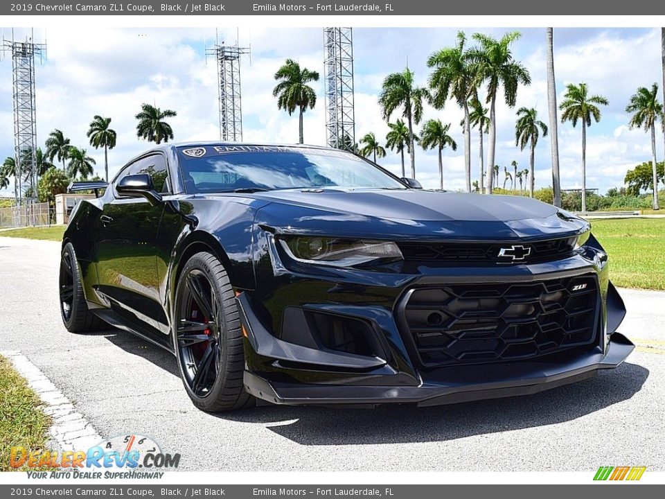 Front 3/4 View of 2019 Chevrolet Camaro ZL1 Coupe Photo #4