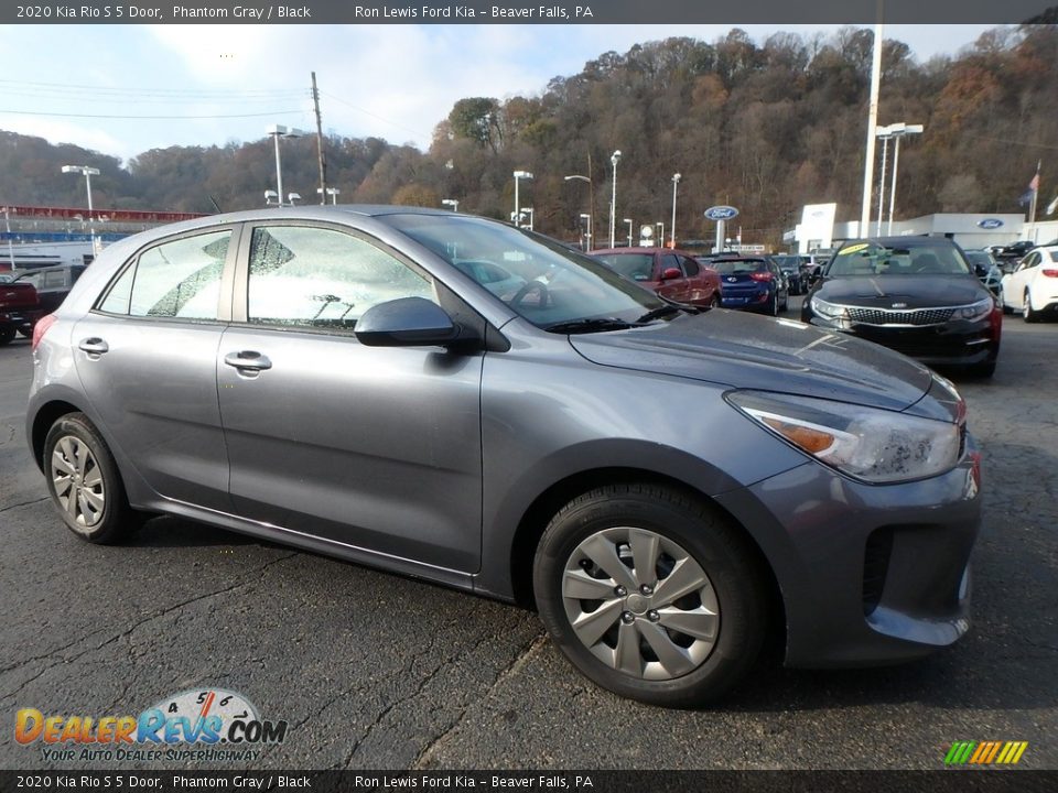Front 3/4 View of 2020 Kia Rio S 5 Door Photo #9