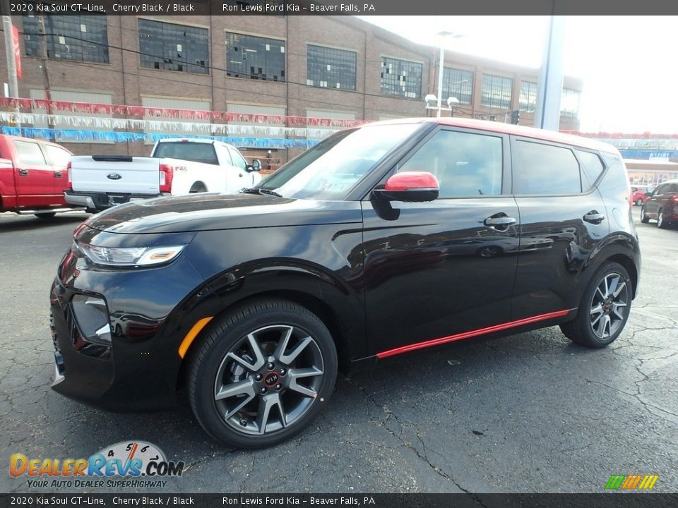 Front 3/4 View of 2020 Kia Soul GT-Line Photo #7