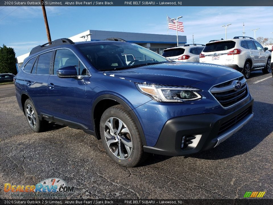 Front 3/4 View of 2020 Subaru Outback 2.5i Limited Photo #1