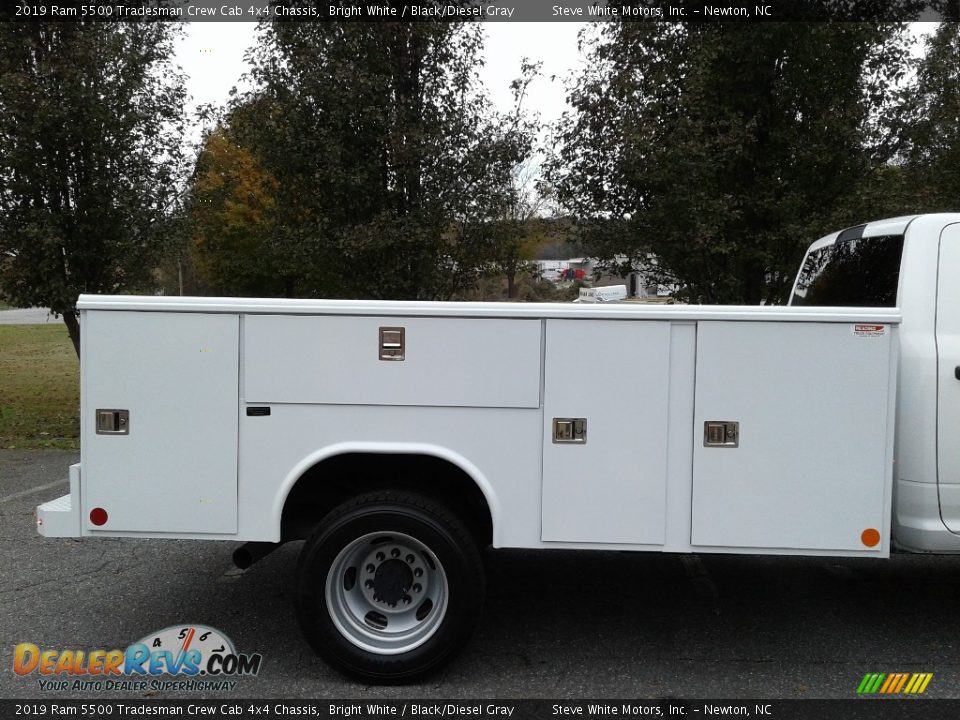 2019 Ram 5500 Tradesman Crew Cab 4x4 Chassis Bright White / Black/Diesel Gray Photo #23