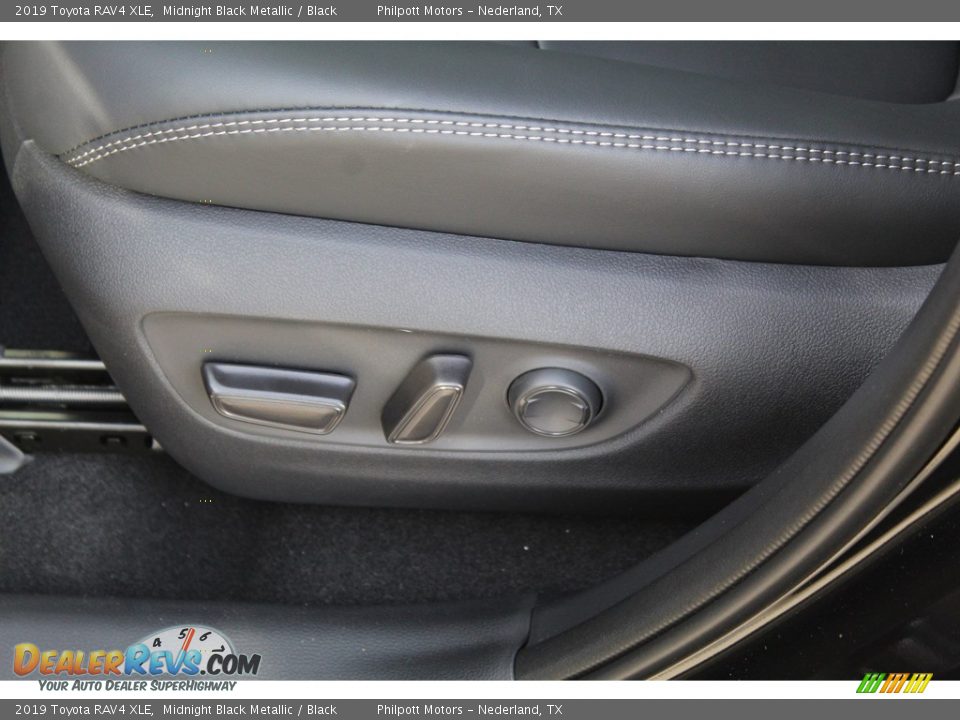 2019 Toyota RAV4 XLE Midnight Black Metallic / Black Photo #11