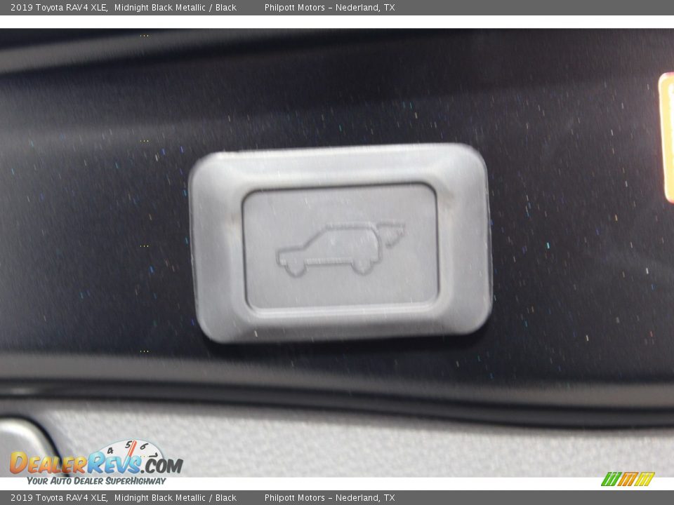 2019 Toyota RAV4 XLE Midnight Black Metallic / Black Photo #26