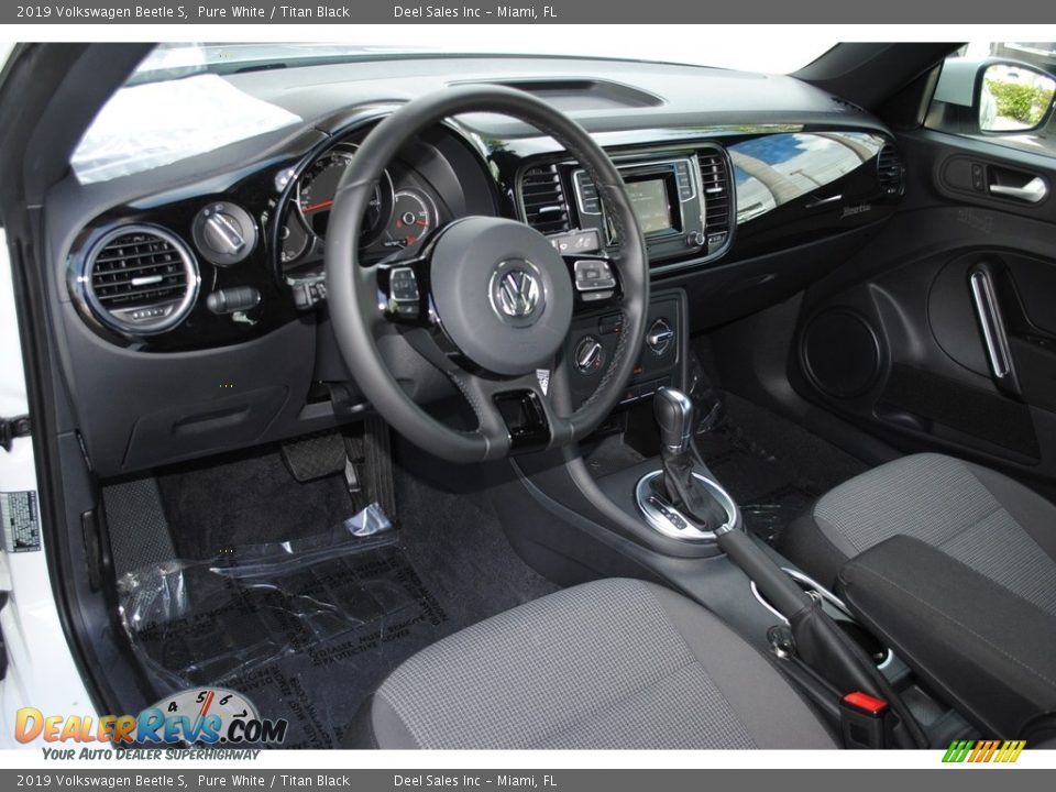Titan Black Interior - 2019 Volkswagen Beetle S Photo #15