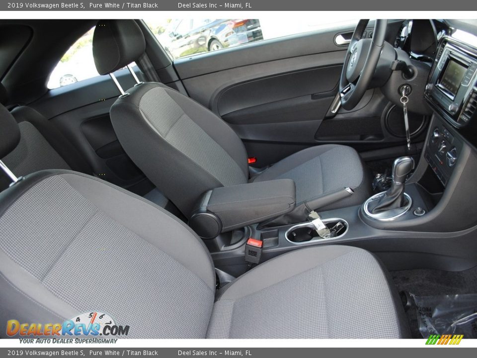 2019 Volkswagen Beetle S Pure White / Titan Black Photo #18