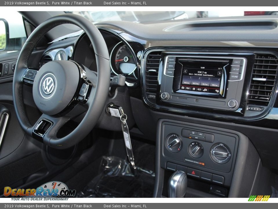 2019 Volkswagen Beetle S Pure White / Titan Black Photo #19
