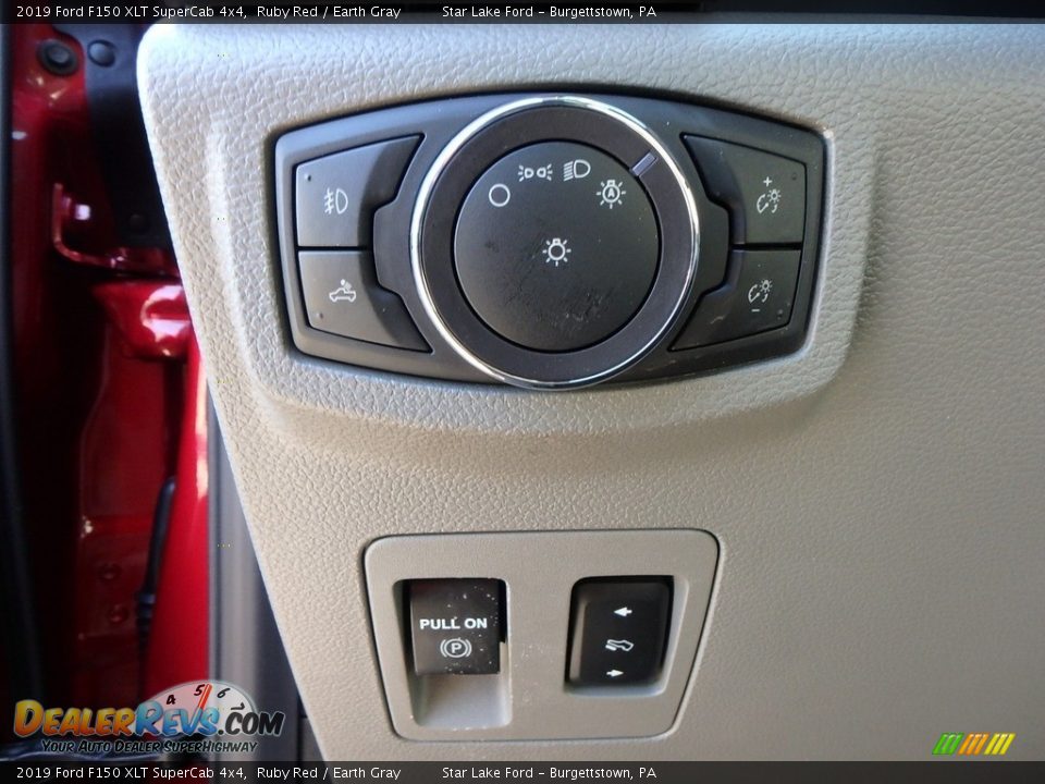 Controls of 2019 Ford F150 XLT SuperCab 4x4 Photo #16