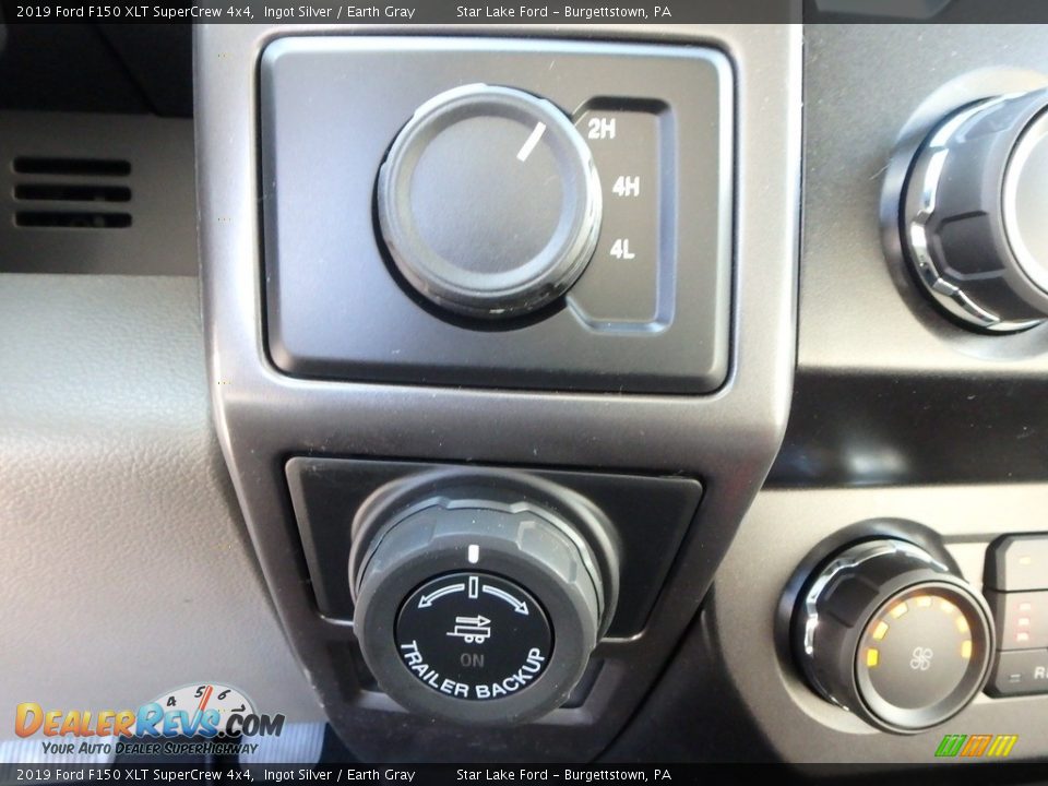Controls of 2019 Ford F150 XLT SuperCrew 4x4 Photo #17