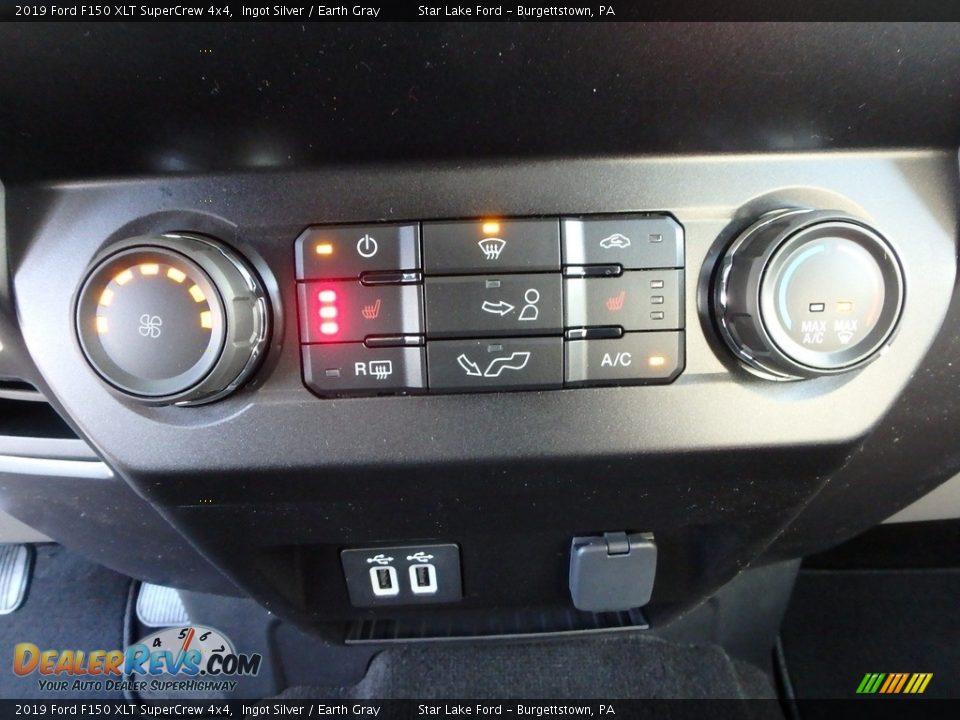 Controls of 2019 Ford F150 XLT SuperCrew 4x4 Photo #18
