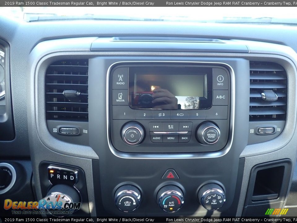 2019 Ram 1500 Classic Tradesman Regular Cab Bright White / Black/Diesel Gray Photo #16