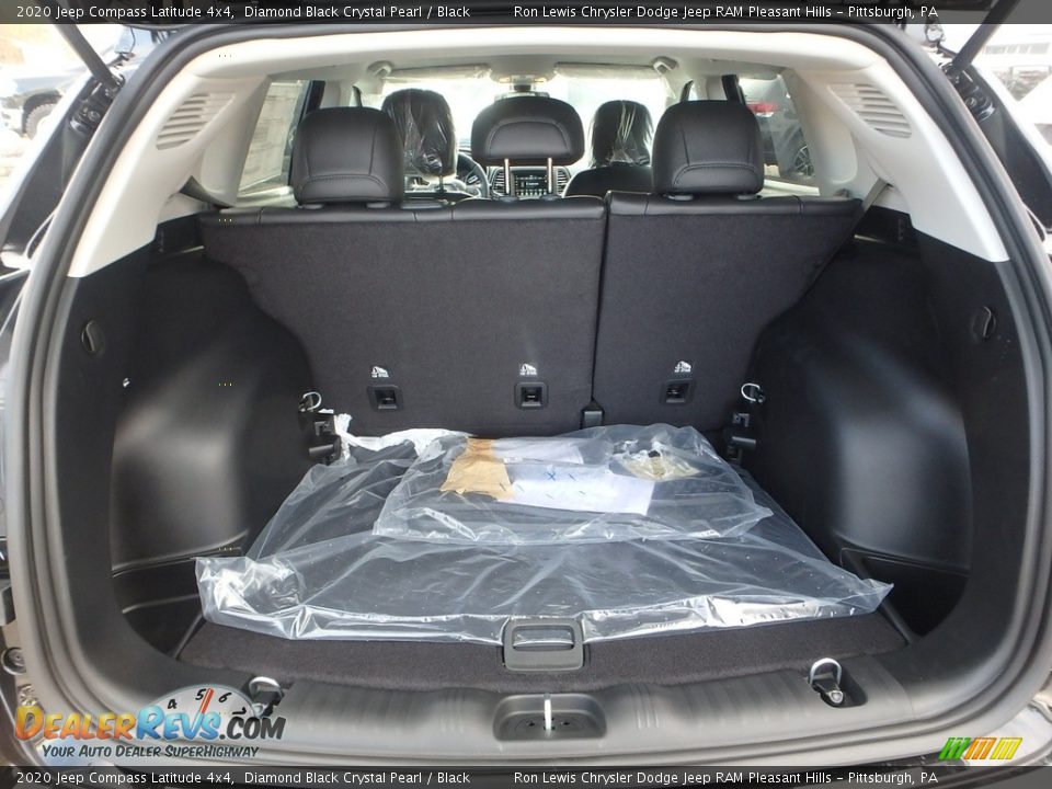 2020 Jeep Compass Latitude 4x4 Diamond Black Crystal Pearl / Black Photo #5