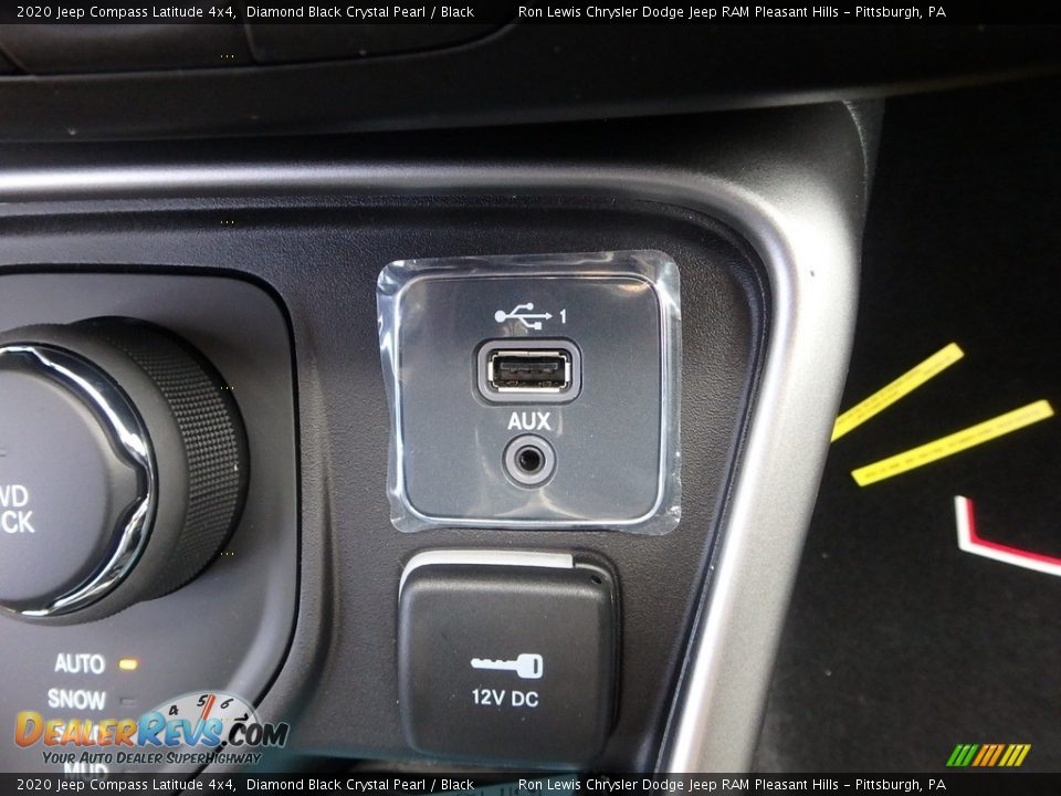 2020 Jeep Compass Latitude 4x4 Diamond Black Crystal Pearl / Black Photo #19