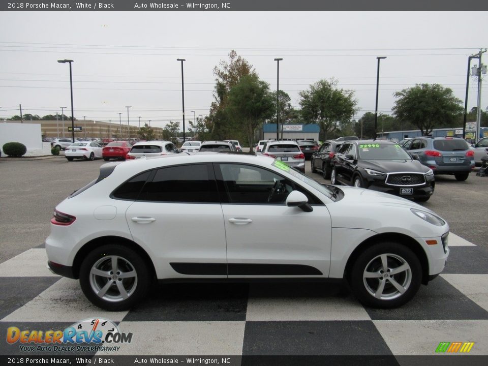 2018 Porsche Macan White / Black Photo #3