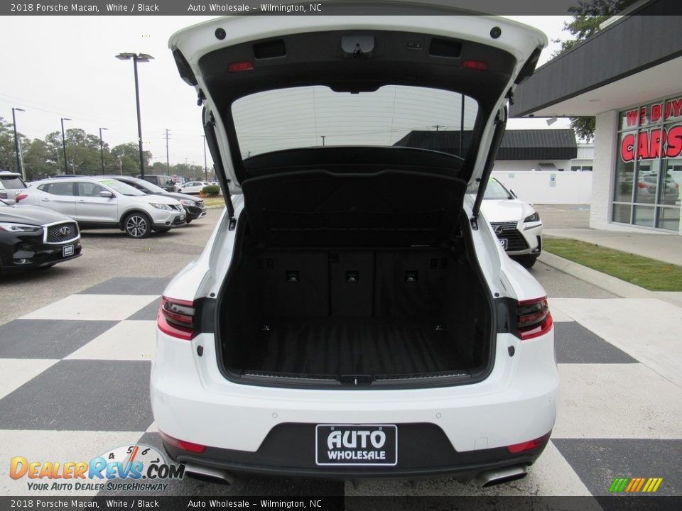 2018 Porsche Macan White / Black Photo #5