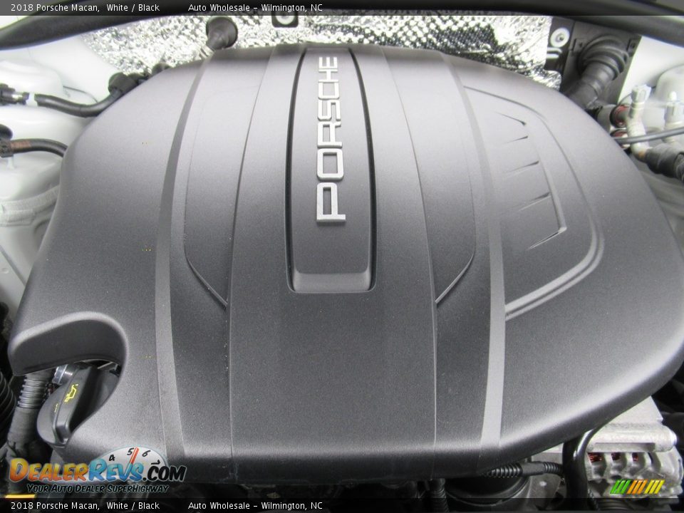 2018 Porsche Macan White / Black Photo #6
