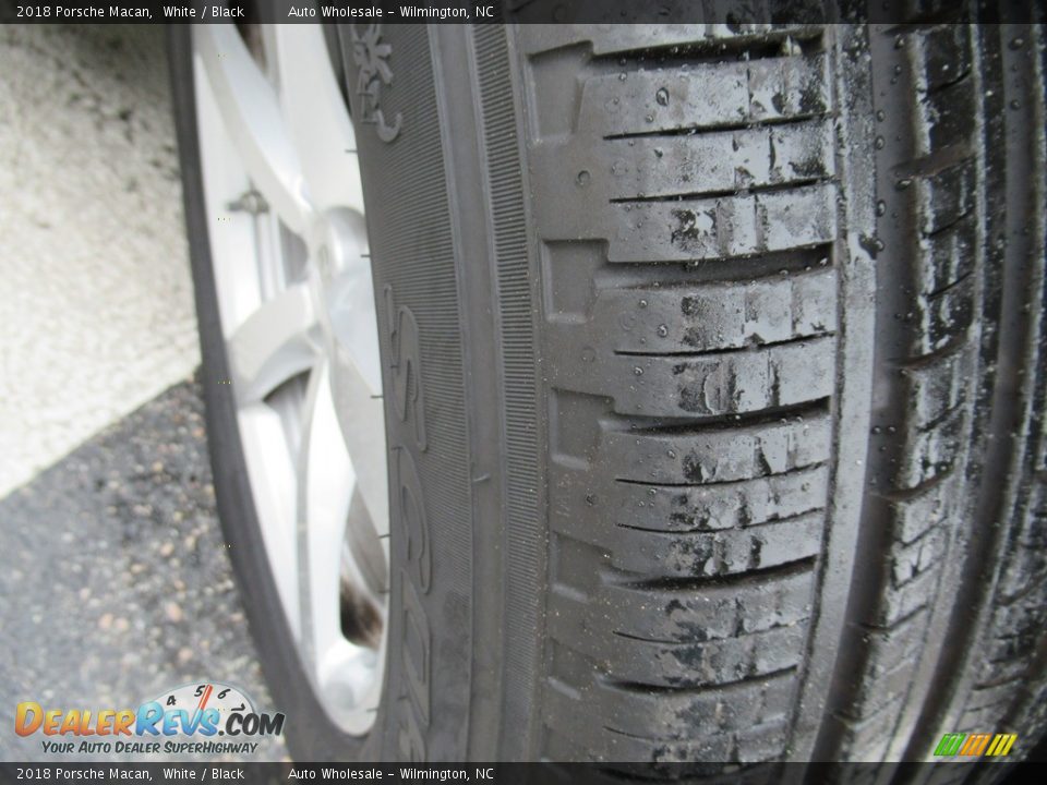 2018 Porsche Macan White / Black Photo #8
