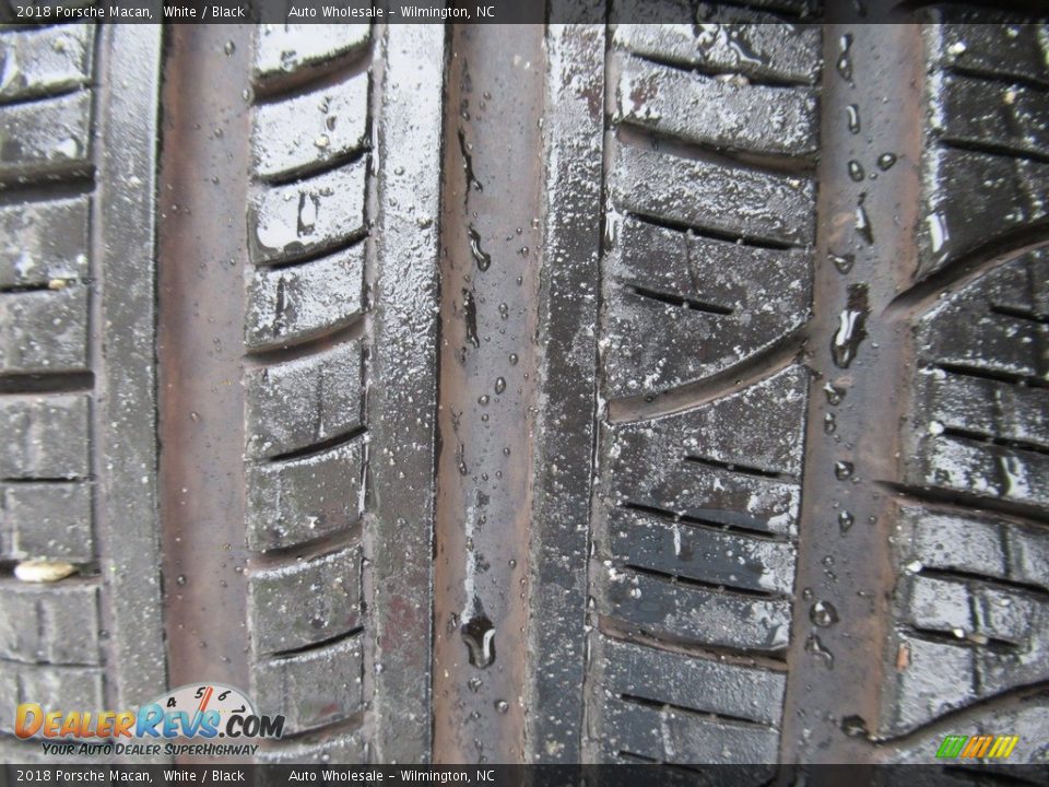 2018 Porsche Macan White / Black Photo #9